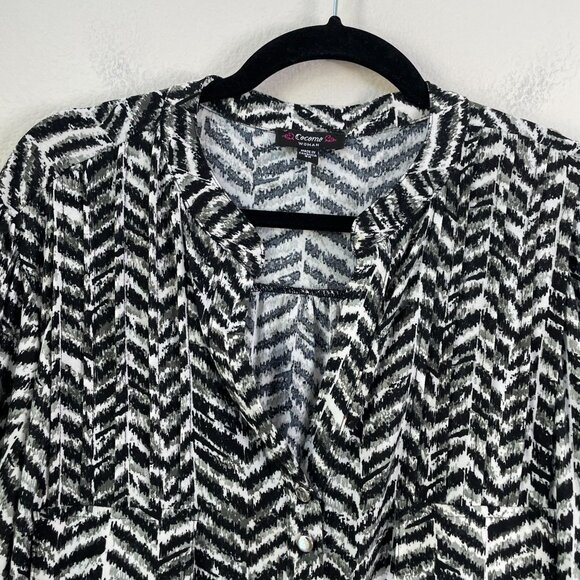 Cocomo Woman Plus 3X Black White Chevron Tunic Top Stretch Shirt Roll Tab Sleeve - Picture 9 of 11